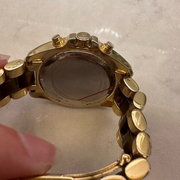 Michael Kors women’s tortoise shell gold watch - Picture 5 of 5